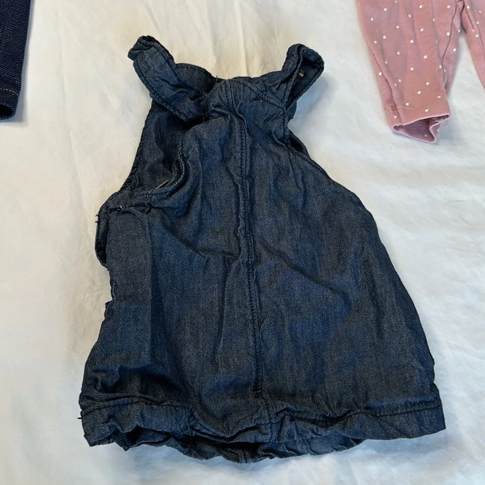 Carter’s bundle of 3 baby girl outfits. All long sleeve and in GREAT CONDITION.